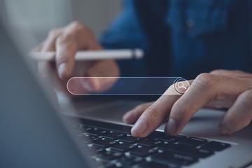 Google признает, что предпочитает большие сайты в поиске